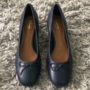 Clarks Cala Lucky Navy Block Heel Bow Pump